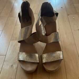 DVF gold wedges